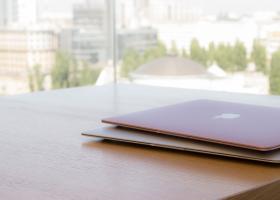 Apple выпустила розовый MacBook и обновила MacBook Air У портативности есть предел